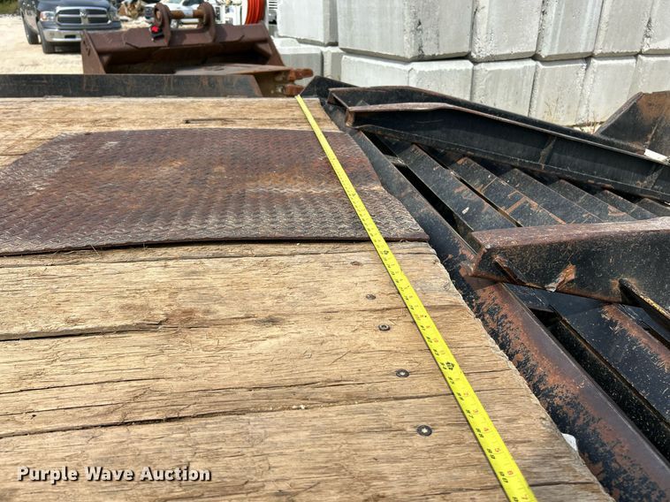 image for item EK3328 2005 Towmaster T-30 equipment trailer