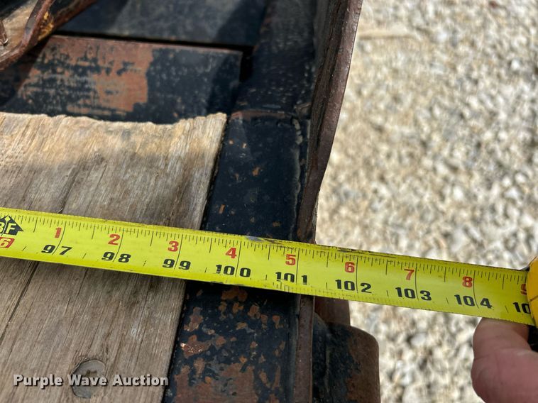 image for item EK3328 2005 Towmaster T-30 equipment trailer