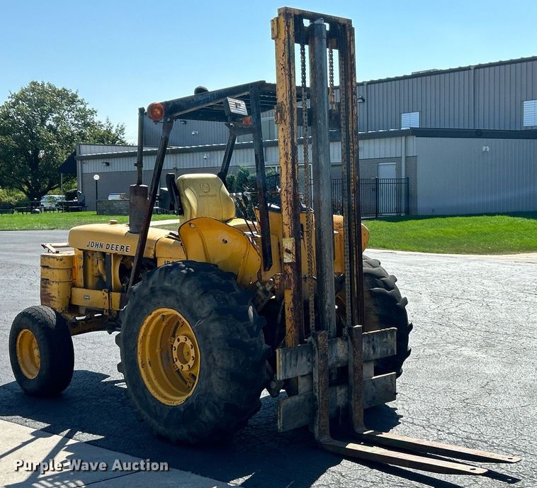 image for item EK3370 1972 John Deere 380 forklift