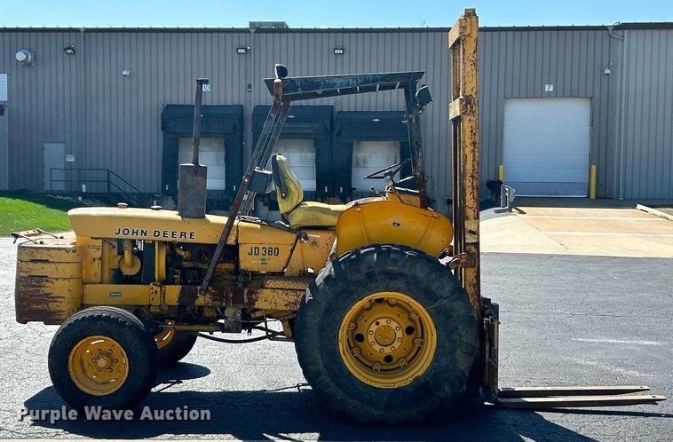 image for item EK3370 1972 John Deere 380 forklift
