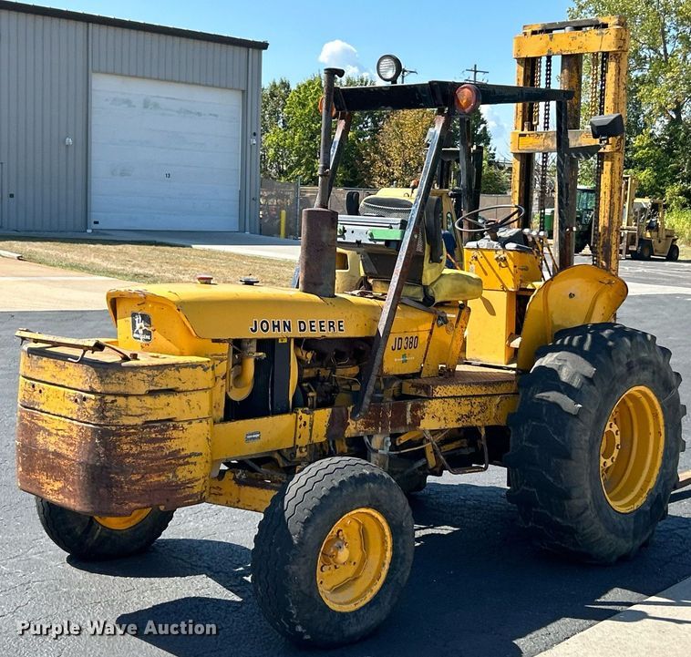 image for item EK3370 1972 John Deere 380 forklift
