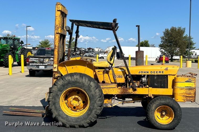 image for item EK3370 1972 John Deere 380 forklift