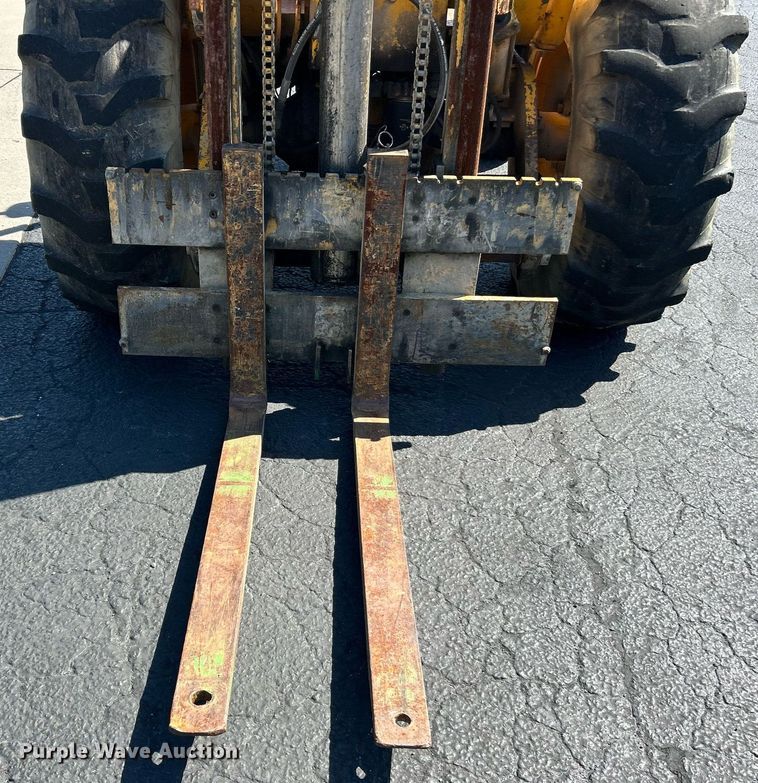 image for item EK3370 1972 John Deere 380 forklift