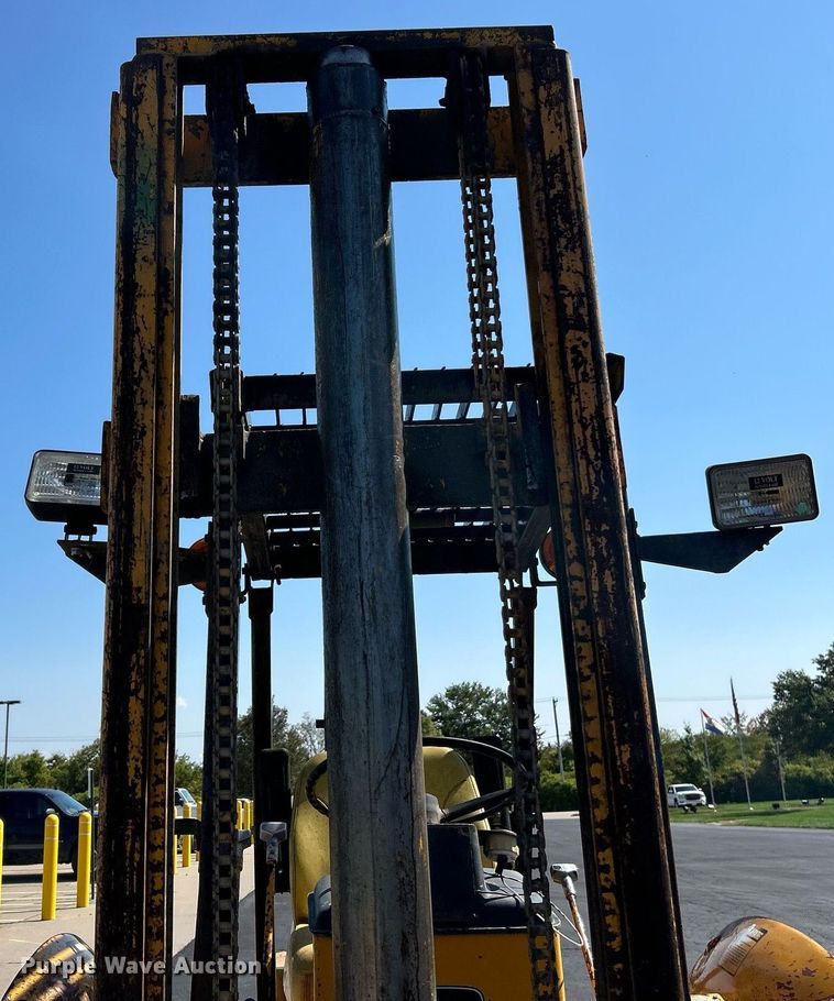 image for item EK3370 1972 John Deere 380 forklift