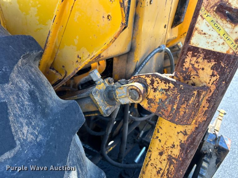 image for item EK3370 1972 John Deere 380 forklift