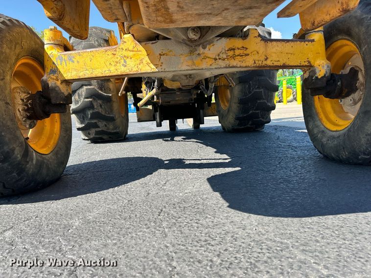 image for item EK3370 1972 John Deere 380 forklift