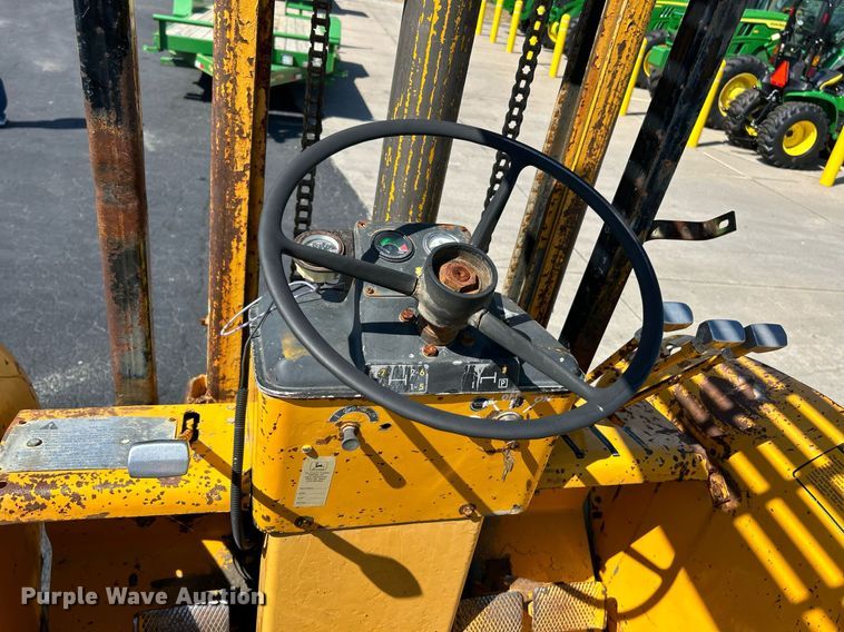 image for item EK3370 1972 John Deere 380 forklift