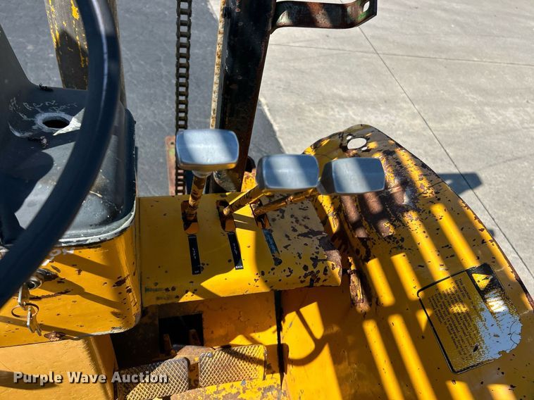 image for item EK3370 1972 John Deere 380 forklift