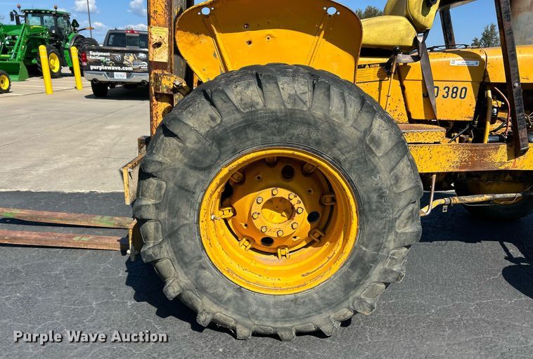 image for item EK3370 1972 John Deere 380 forklift