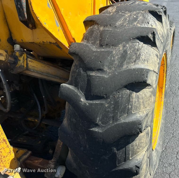 image for item EK3370 1972 John Deere 380 forklift