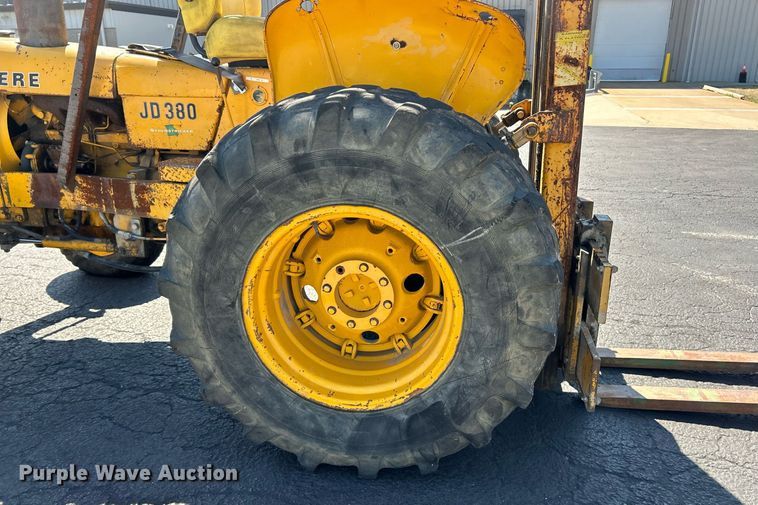 image for item EK3370 1972 John Deere 380 forklift