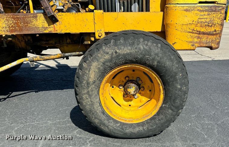 image for item EK3370 1972 John Deere 380 forklift