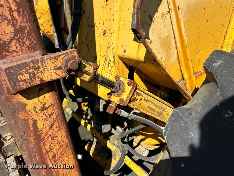 image for item EK3372 1979 John Deere 480-B forklift