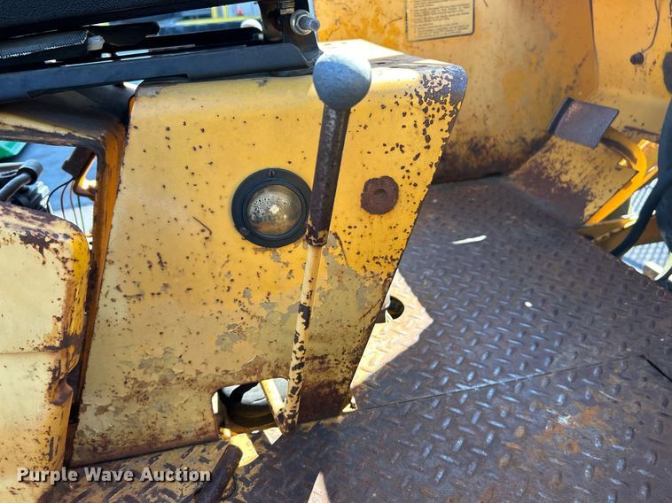 image for item EK3372 1979 John Deere 480-B forklift