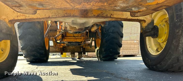 image for item EK3372 1979 John Deere 480-B forklift