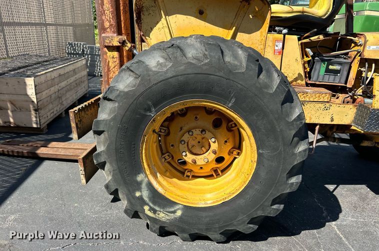 image for item EK3372 1979 John Deere 480-B forklift