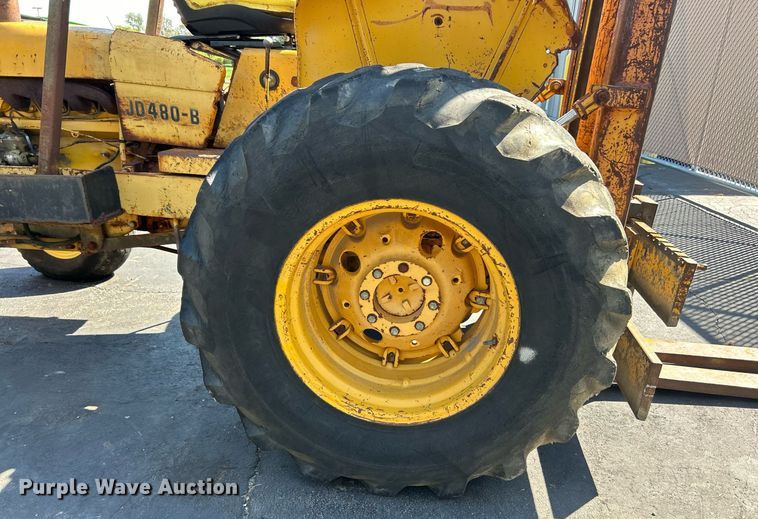 image for item EK3372 1979 John Deere 480-B forklift