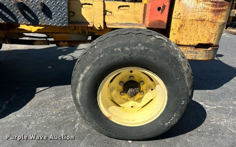 image for item EK3372 1979 John Deere 480-B forklift