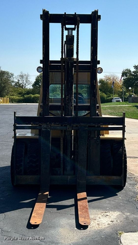 image for item EK3373 Clark forklift