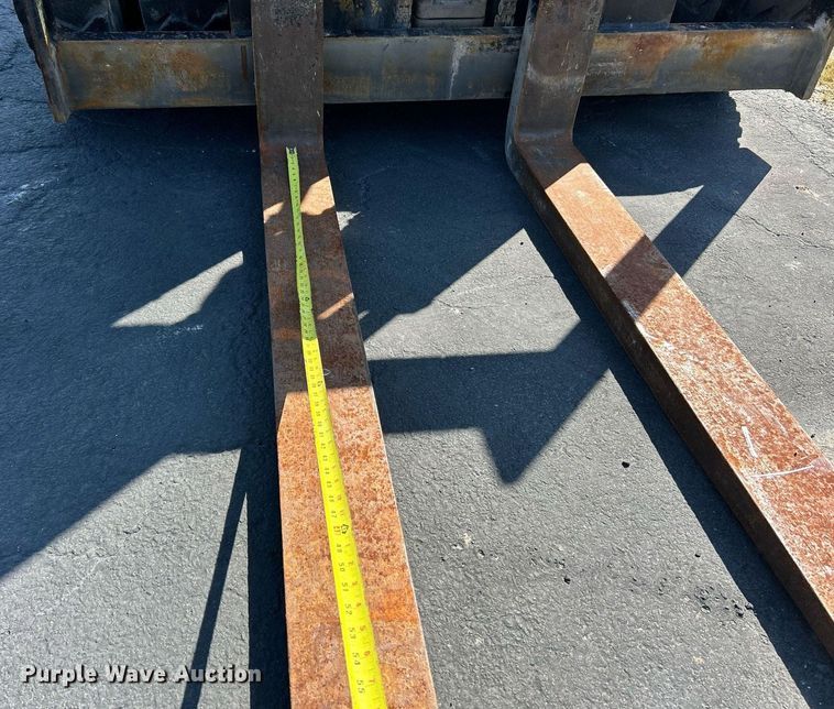 image for item EK3373 Clark forklift