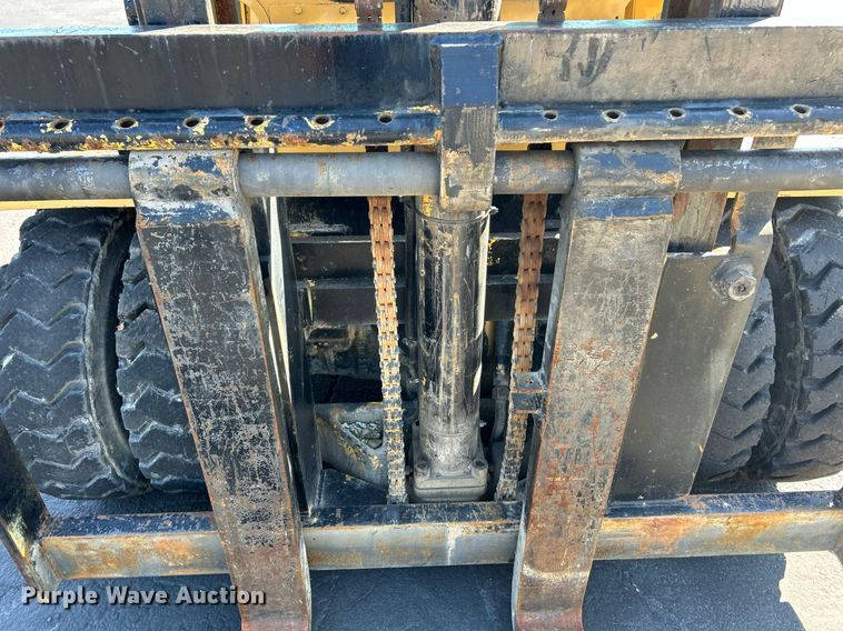 image for item EK3373 Clark forklift