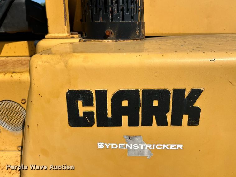 image for item EK3373 Clark forklift