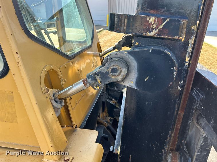 image for item EK3373 Clark forklift