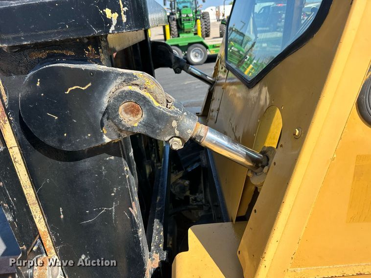 image for item EK3373 Clark forklift