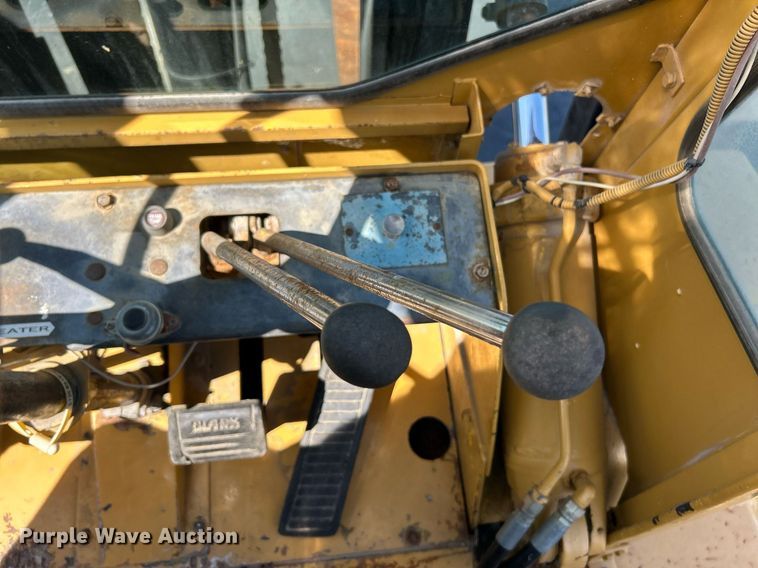 image for item EK3373 Clark forklift