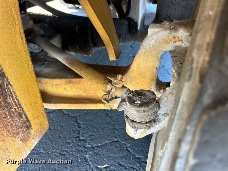 image for item EK3373 Clark forklift