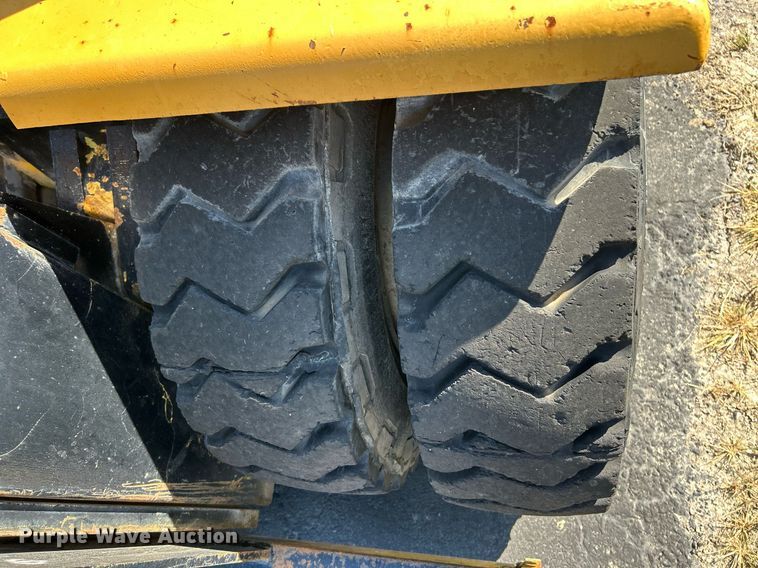 image for item EK3373 Clark forklift