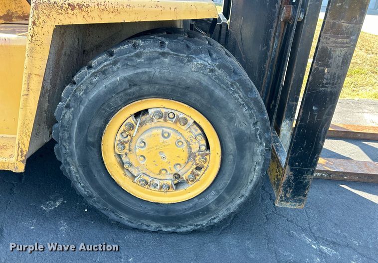 image for item EK3373 Clark forklift