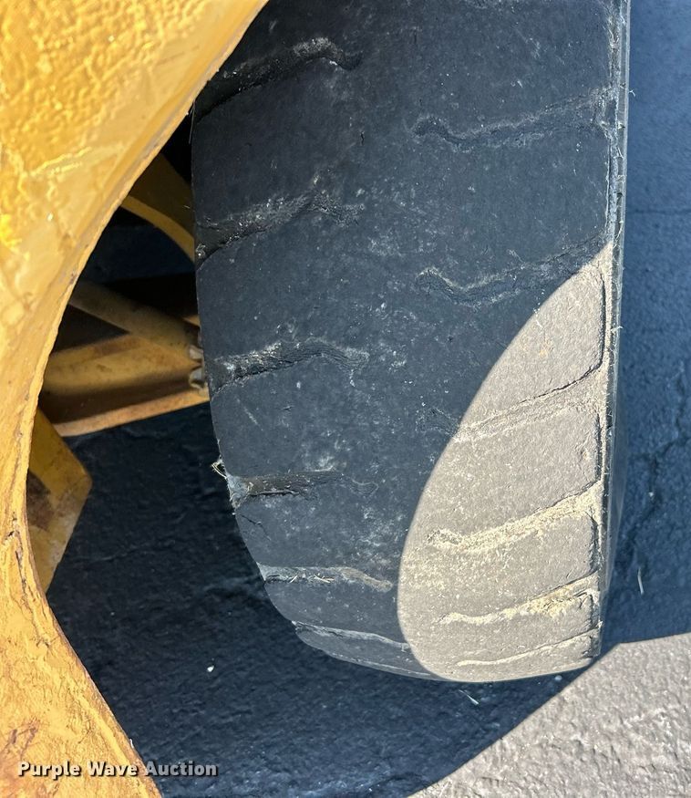 image for item EK3373 Clark forklift