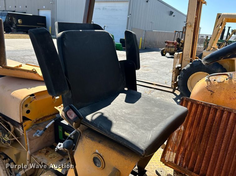 image for item EK3374 John Deere 480-BD forklift