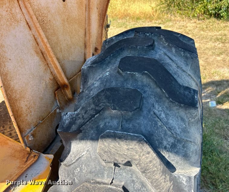 image for item EK3374 John Deere 480-BD forklift