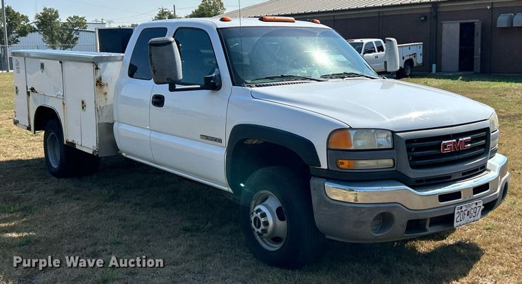 image for item EK3382 2006 GMC Sierra 3500 Ext. Cab utility bed pickup truck