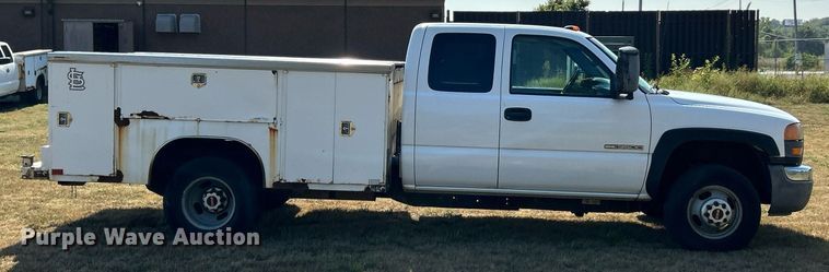 image for item EK3382 2006 GMC Sierra 3500 Ext. Cab utility bed pickup truck