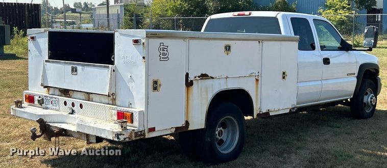 image for item EK3382 2006 GMC Sierra 3500 Ext. Cab utility bed pickup truck