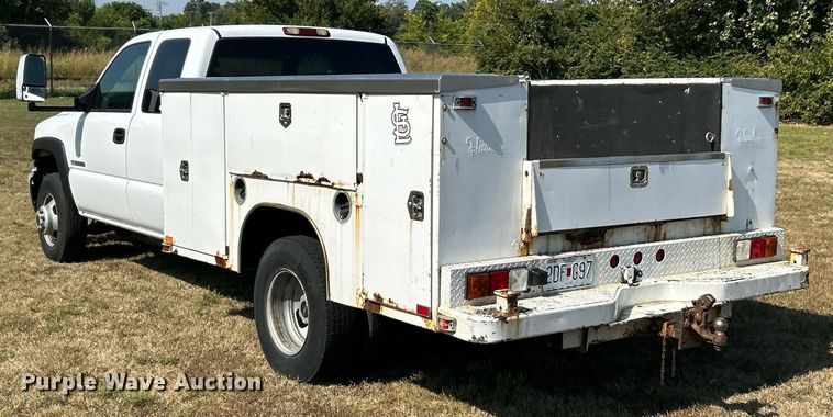 image for item EK3382 2006 GMC Sierra 3500 Ext. Cab utility bed pickup truck