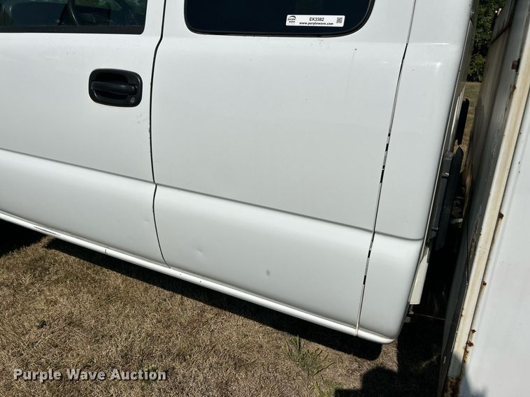 image for item EK3382 2006 GMC Sierra 3500 Ext. Cab utility bed pickup truck