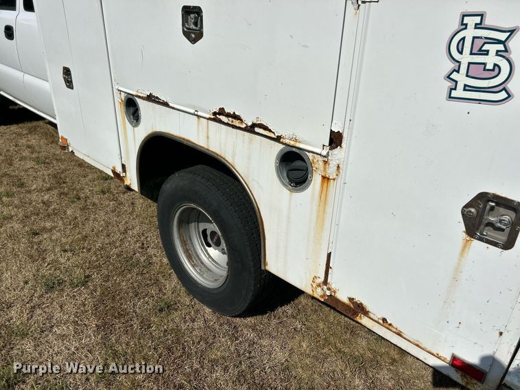 image for item EK3382 2006 GMC Sierra 3500 Ext. Cab utility bed pickup truck