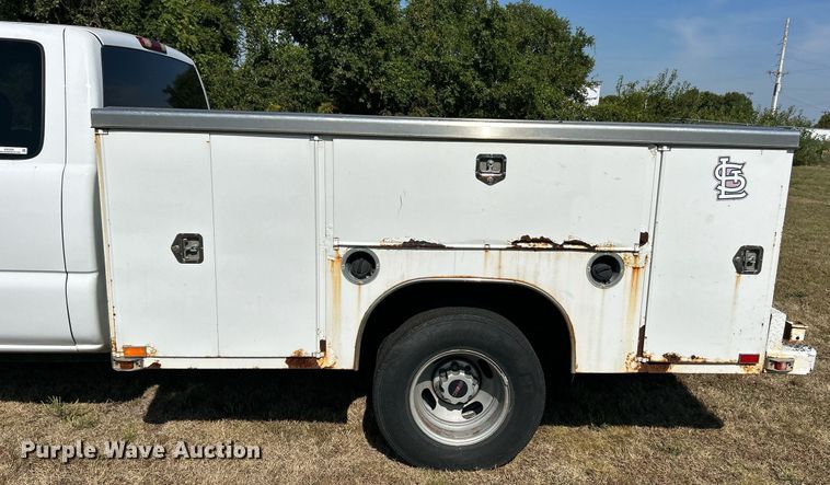 image for item EK3382 2006 GMC Sierra 3500 Ext. Cab utility bed pickup truck