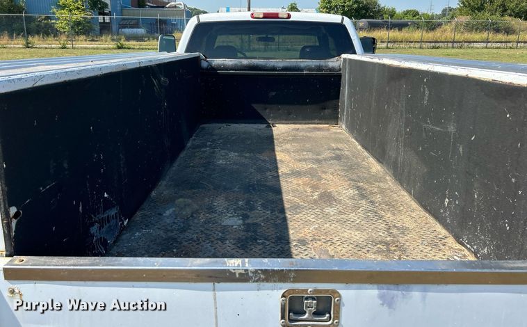 image for item EK3382 2006 GMC Sierra 3500 Ext. Cab utility bed pickup truck