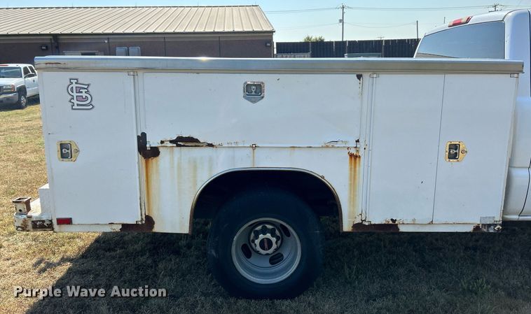 image for item EK3382 2006 GMC Sierra 3500 Ext. Cab utility bed pickup truck