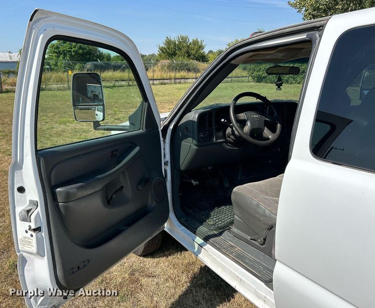 image for item EK3382 2006 GMC Sierra 3500 Ext. Cab utility bed pickup truck