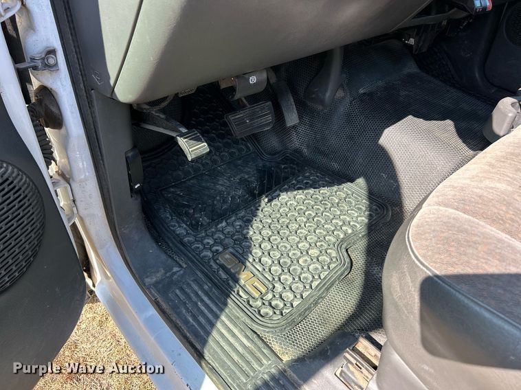 image for item EK3382 2006 GMC Sierra 3500 Ext. Cab utility bed pickup truck