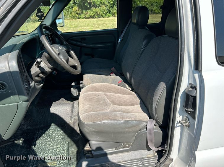 image for item EK3382 2006 GMC Sierra 3500 Ext. Cab utility bed pickup truck