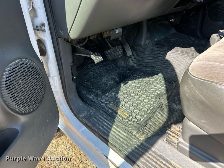 image for item EK3382 2006 GMC Sierra 3500 Ext. Cab utility bed pickup truck