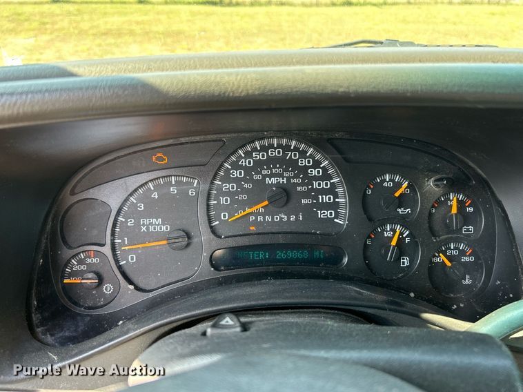 image for item EK3382 2006 GMC Sierra 3500 Ext. Cab utility bed pickup truck