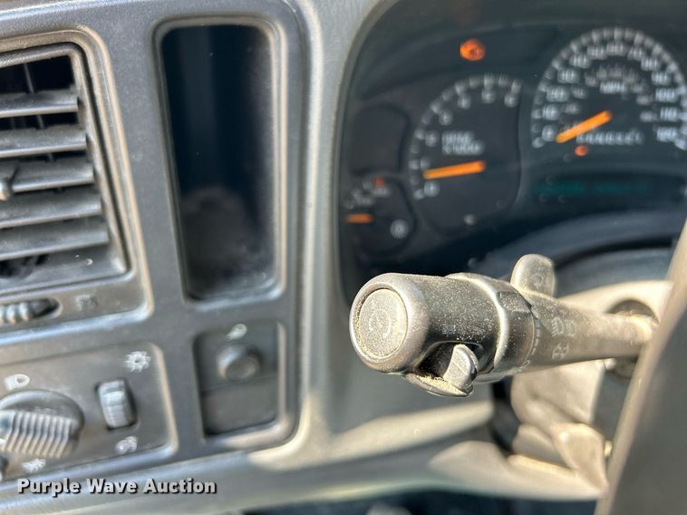 image for item EK3382 2006 GMC Sierra 3500 Ext. Cab utility bed pickup truck